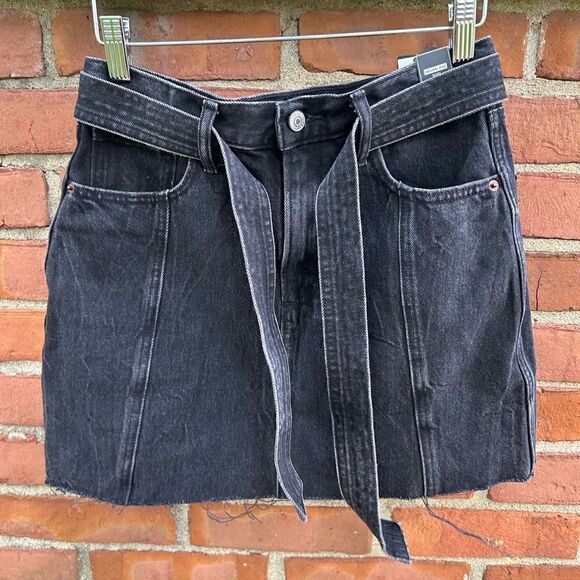Abercrombie & Fitch Natural Waist Black Jean Belted Mini Skirt - Picture 6 of 8